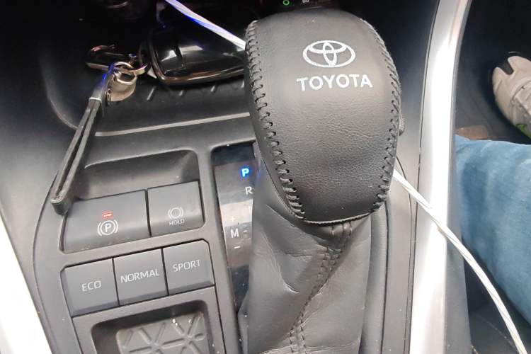 Used Toyota Wildlander 2022 2.0L CVT Two-Wheel Drive Luxury Edition Gear Lever