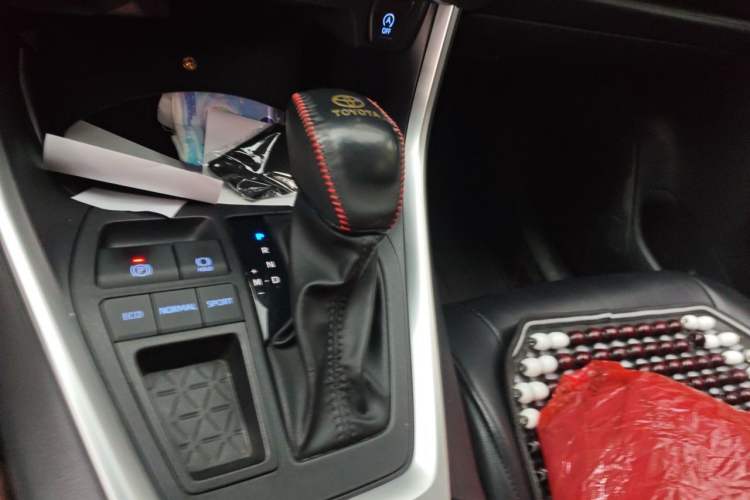 Used Toyota Wildlander 2022 Updated Version 2.0L CVT Two-Wheel Drive Leading Edition Gear Lever