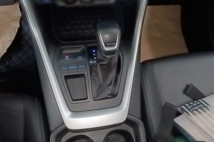 Used Toyota Wildlander 2022 2.0L CVT Two-Wheel Drive Luxury PLUS Edition Gear Lever