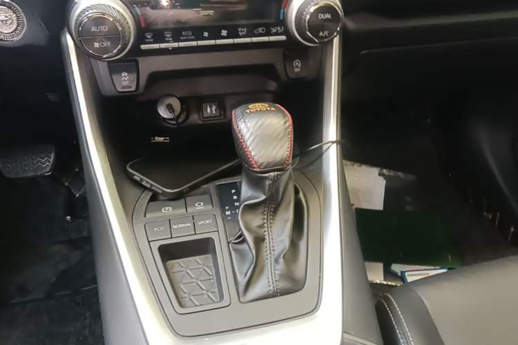 Used Toyota Wildlander 2022 2.0L CVT Two-Wheel Drive Luxury Edition Gear Lever