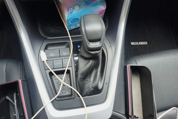 Used Toyota Wildlander 2022 Updated Version 2.0L CVT Two-Wheel Drive Leading Edition Gear Lever