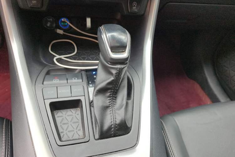 Used Toyota Wildlander 2022 2.0L CVT Two-Wheel Drive Luxury PLUS Edition Gear Lever