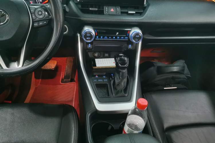 Used Toyota Wildlander 2022 2.0L CVT Two-Wheel Drive Luxury Edition Gear Lever