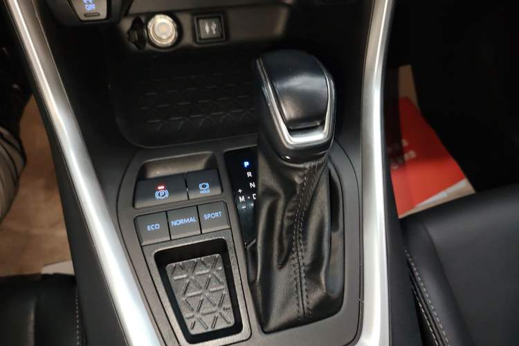 Used Toyota Wildlander 2022 2.0L CVT Two-Wheel Drive Luxury PLUS Edition Gear Lever