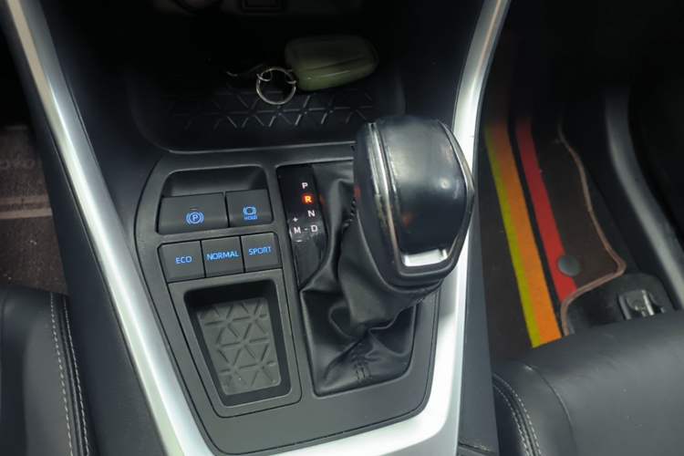 Used Toyota Wildlander 2022 2.0L CVT Two-Wheel Drive Luxury PLUS Edition Gear Lever
