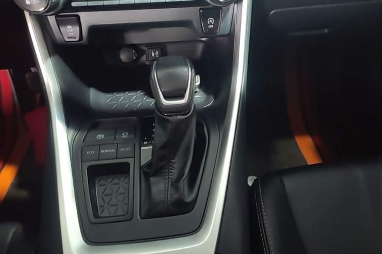 Used Toyota Wildlander 2022 2.0L CVT Two-Wheel Drive Luxury PLUS Edition Gear Lever