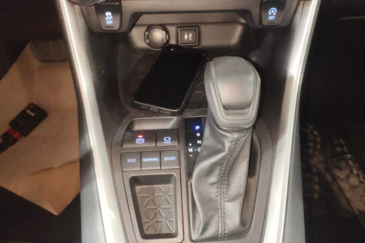 Used Toyota Wildlander 2022 Updated Version 2.0L CVT Two-Wheel Drive Leading Edition Gear Lever