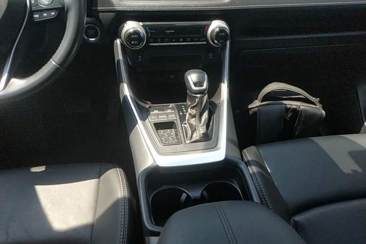 Used Toyota Wildlander 2022 2.0L CVT Two-Wheel Drive Luxury PLUS Edition Gear Lever