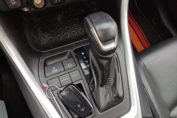 Used Toyota Wildlander 2022 2.0L CVT Two-Wheel Drive Luxury PLUS Edition Gear Lever
