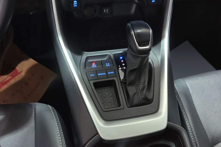 Used Toyota Wildlander 2022 2.0L CVT Two-Wheel Drive Luxury PLUS Edition Gear Lever