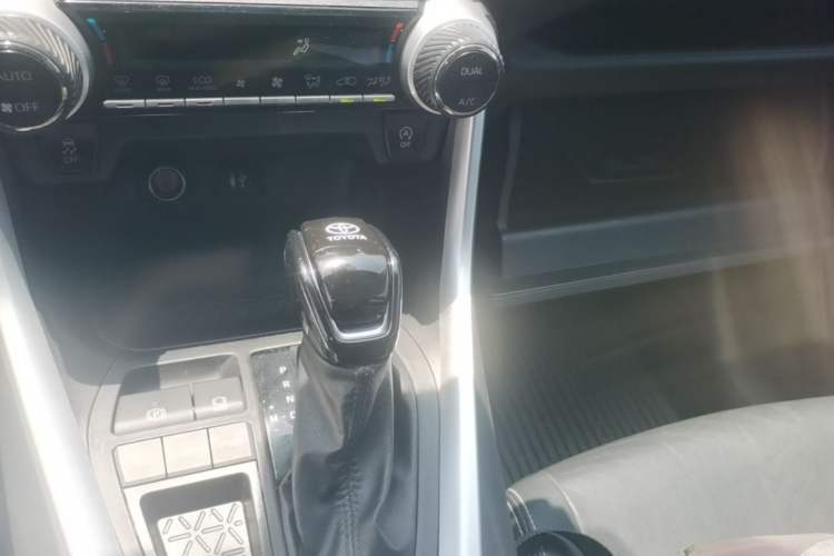 Used Toyota Wildlander 2022 2.0L CVT Two-Wheel Drive Luxury PLUS Edition Gear Lever
