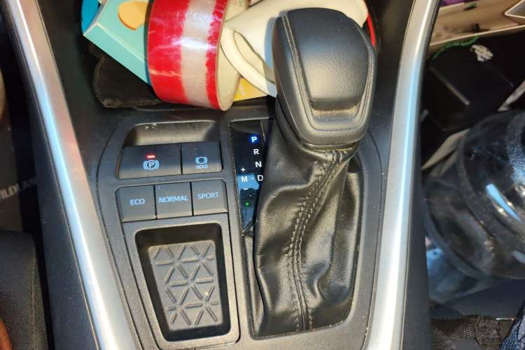 Used Toyota Wildlander 2022 Updated Version 2.0L CVT Two-Wheel Drive Leading Edition Gear Lever