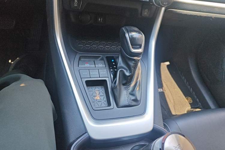 Used Toyota Wildlander 2022 2.0L CVT Two-Wheel Drive Luxury PLUS Edition Gear Lever