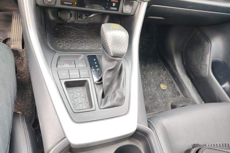 Used Toyota Wildlander 2022 2.0L CVT Two-Wheel Drive Prestige Edition Gear Lever