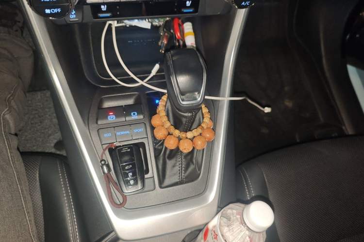 Used Toyota Wildlander 2022 Dual-Engine 2.5L E-CVT Two-Wheel Drive Prestige Edition Gear Lever