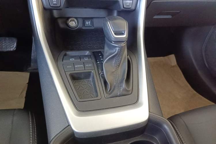 Used Toyota Wildlander 2022 2.0L CVT Two-Wheel Drive Luxury Edition Gear Lever