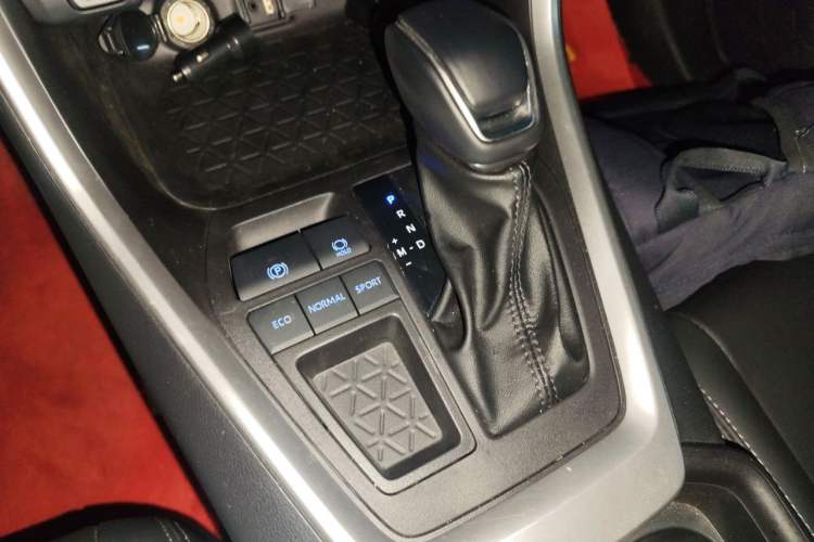 Used Toyota Wildlander 2022 2.0L CVT Two-Wheel Drive Luxury PLUS Edition Gear Lever