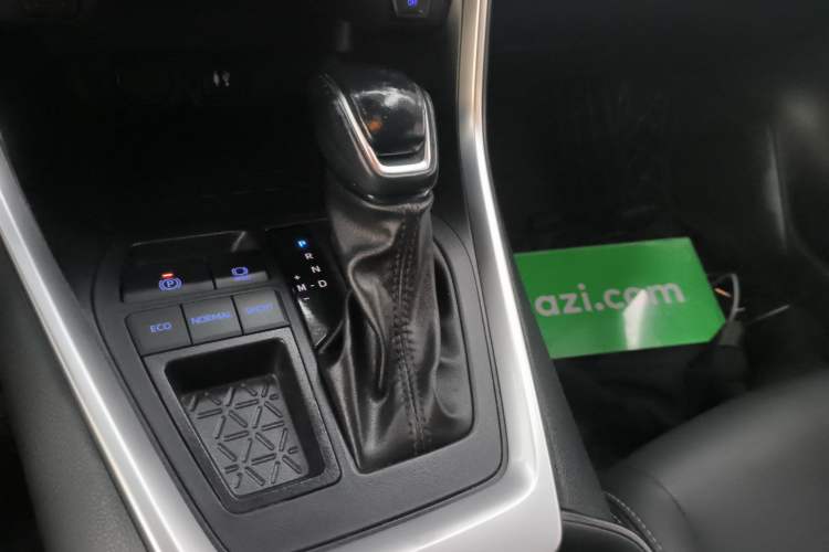 Used Toyota Wildlander 2022 2.0L CVT Two-Wheel Drive Luxury Edition Gear Lever