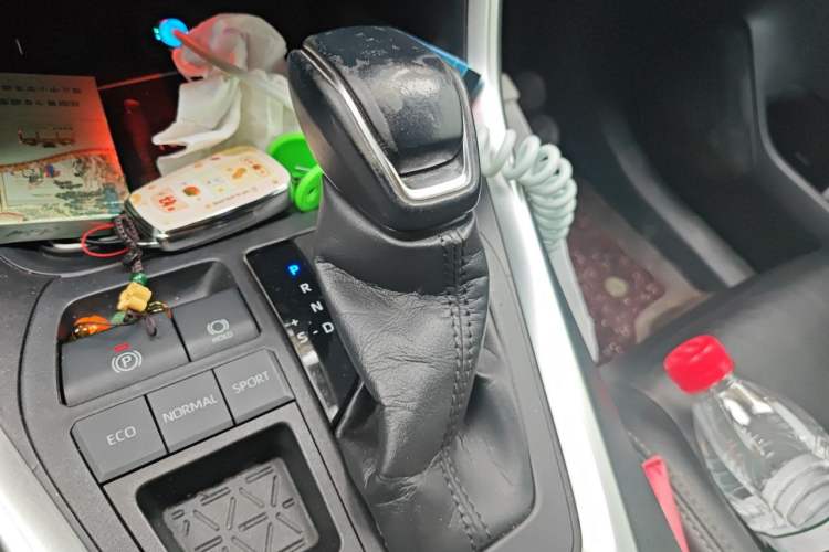 Used Toyota Wildlander 2022 Dual-Engine 2.5L E-CVT Two-Wheel Drive Luxury Edition Gear Lever