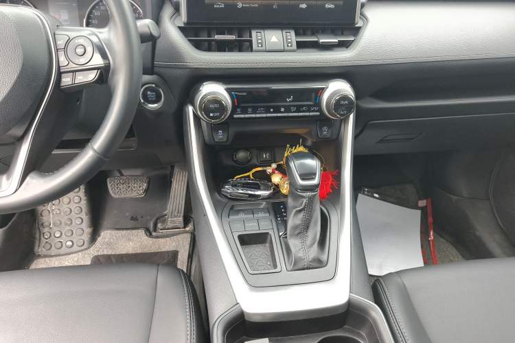 Used Toyota Wildlander 2022 2.0L CVT Two-Wheel Drive Luxury PLUS Edition Gear Lever