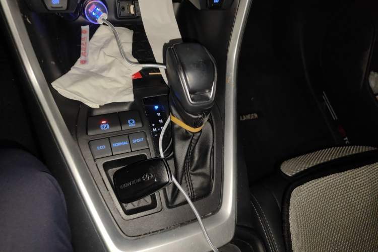 Used Toyota Wildlander 2022 2.0L CVT Two-Wheel Drive Luxury PLUS Edition Gear Lever