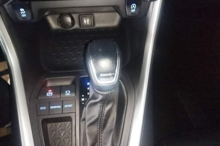 Used Toyota Wildlander 2022 2.0L CVT Two-Wheel Drive Luxury Edition Gear Lever