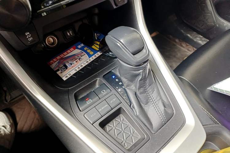 Used Toyota Wildlander 2022 2.0L CVT Two-Wheel Drive Leading Edition Gear Lever