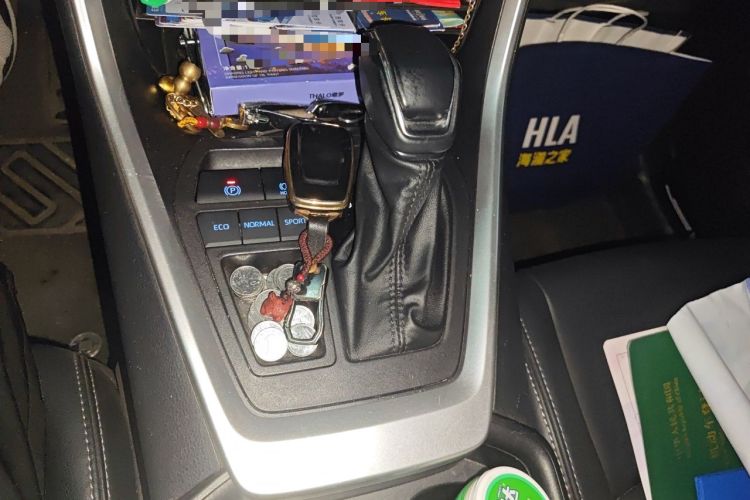Used Toyota Wildlander 2022 2.0L CVT Two-Wheel Drive Luxury PLUS Edition Gear Lever