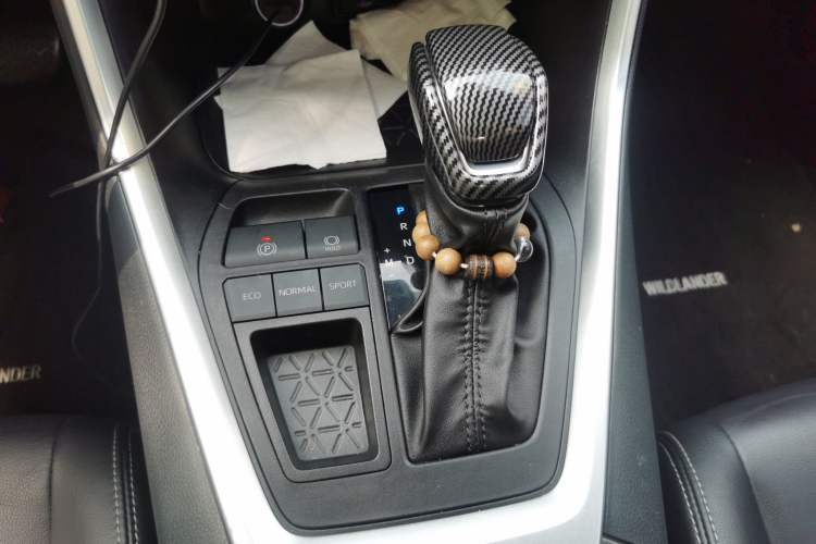Used Toyota Wildlander 2022 2.0L CVT Two-Wheel Drive Luxury Edition Gear Lever