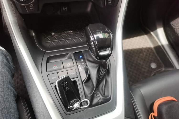 Used Toyota Wildlander 2022 2.0L CVT Two-Wheel Drive Luxury PLUS Edition Gear Lever