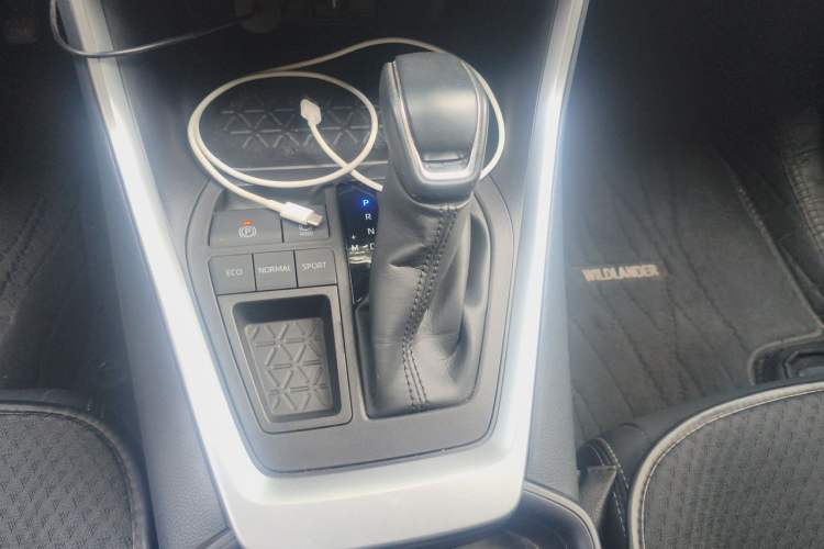 Used Toyota Wildlander 2022 2.0L CVT Two-Wheel Drive Luxury Edition Gear Lever