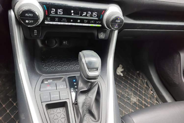 Used Toyota Wildlander 2022 2.0L CVT Two-Wheel Drive Luxury Edition Gear Lever
