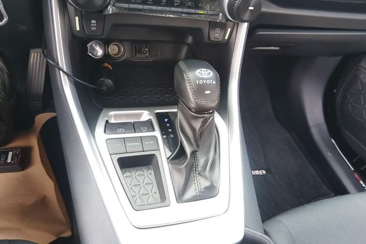 Used Toyota Wildlander 2022 2.0L CVT Two-Wheel Drive Leading Edition Gear Lever