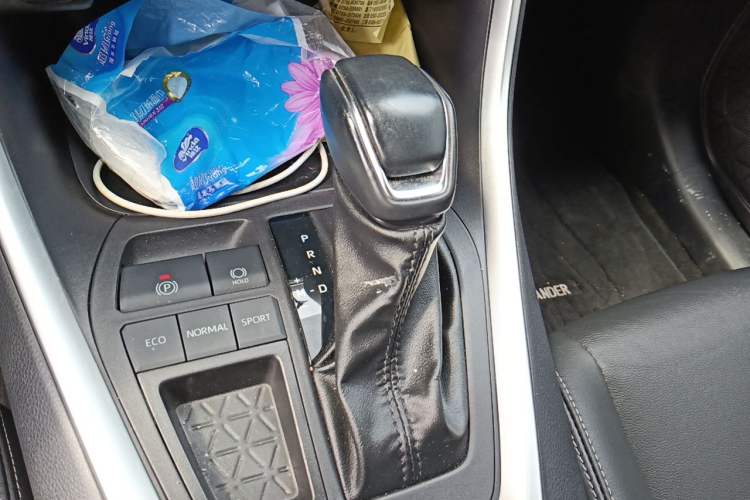 Used Toyota Wildlander 2022 2.0L CVT Two-Wheel Drive Luxury PLUS Edition Gear Lever