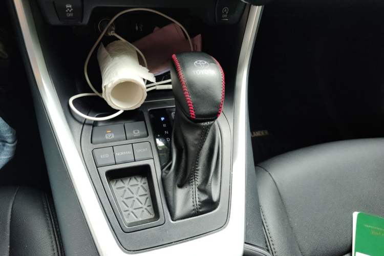 Used Toyota Wildlander 2022 Updated Version 2.0L CVT Two-Wheel Drive Leading Edition Gear Lever