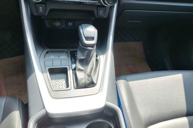 Used Toyota Wildlander 2022 2.0L CVT Two-Wheel Drive Luxury PLUS Edition Gear Lever