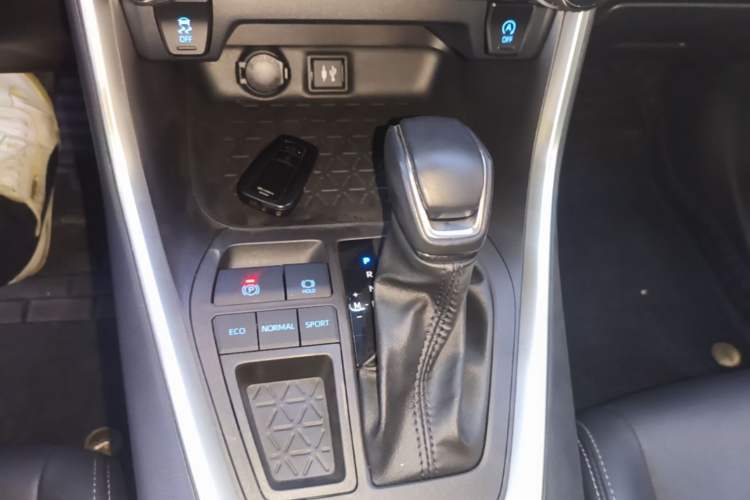 Used Toyota Wildlander 2022 2.0L CVT Two-Wheel Drive Luxury PLUS Edition Gear Lever
