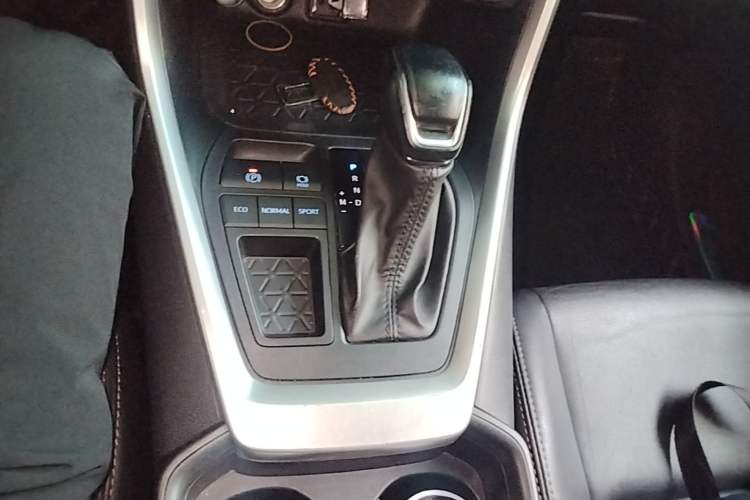 Used Toyota Wildlander 2022 2.0L CVT Two-Wheel Drive Luxury PLUS Edition Gear Lever