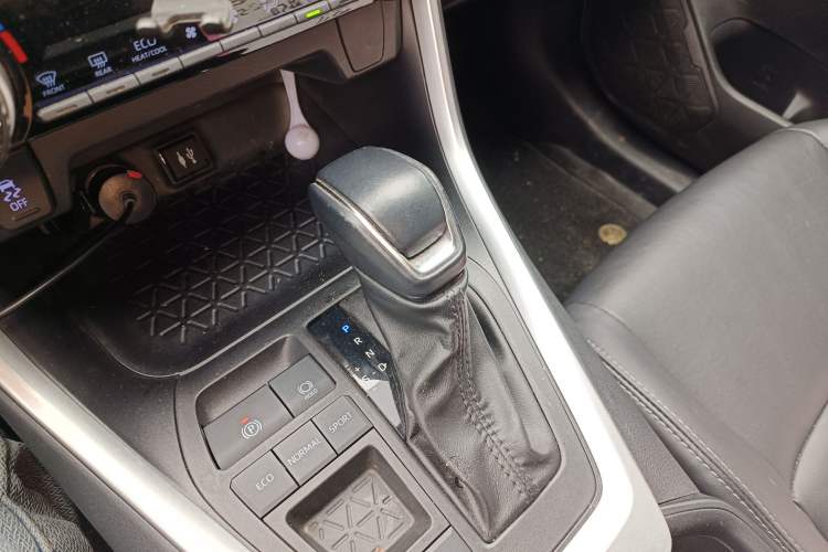 Used Toyota Wildlander 2022 Dual-Engine 2.5L E-CVT Two-Wheel Drive Luxury PLUS Edition Gear Lever