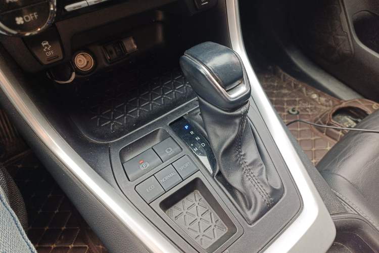 Used Toyota Wildlander 2022 2.0L CVT Two-Wheel Drive Luxury Edition Gear Lever