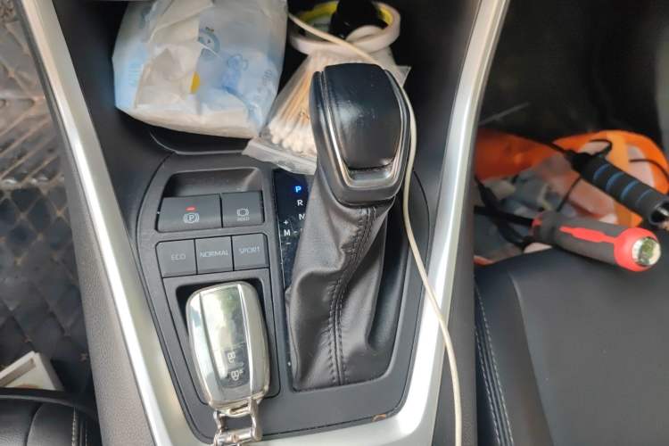Used Toyota Wildlander 2022 2.0L CVT Two-Wheel Drive Luxury PLUS Edition Gear Lever
