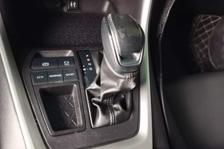 Used Toyota Wildlander 2022 2.0L CVT Two-Wheel Drive Luxury PLUS Edition Gear Lever