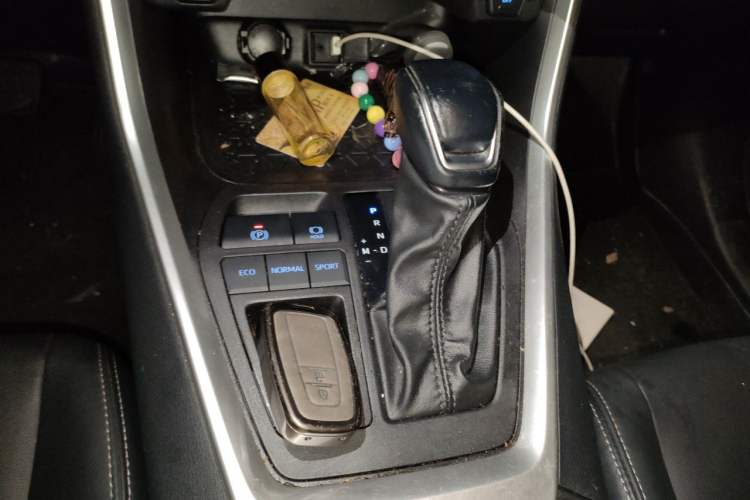 Used Toyota Wildlander 2022 2.0L CVT Two-Wheel Drive Luxury PLUS Edition Gear Lever