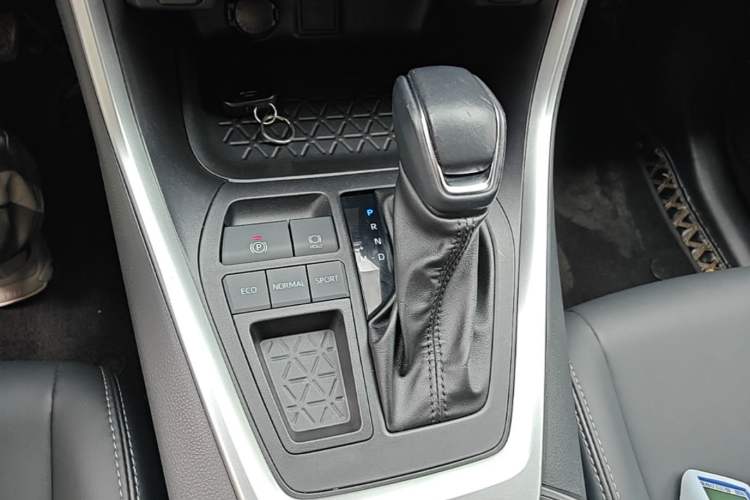 Used Toyota Wildlander 2022 2.0L CVT Two-Wheel Drive Urban Edition Gear Lever