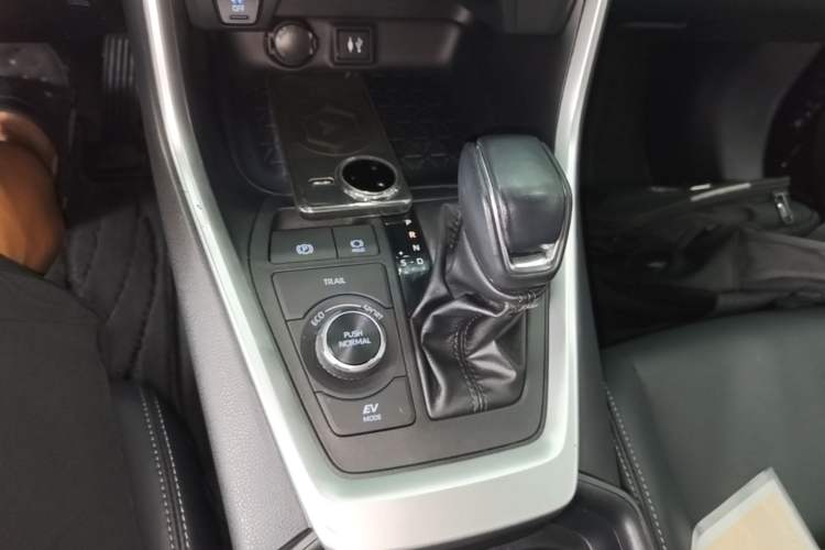Used Toyota Wildlander 2022 Dual-Engine 2.5L E-CVT Four-Wheel Drive Luxury Edition Gear Lever