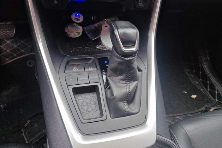 Used Toyota Wildlander 2022 2.0L CVT Two-Wheel Drive Luxury Edition Gear Lever