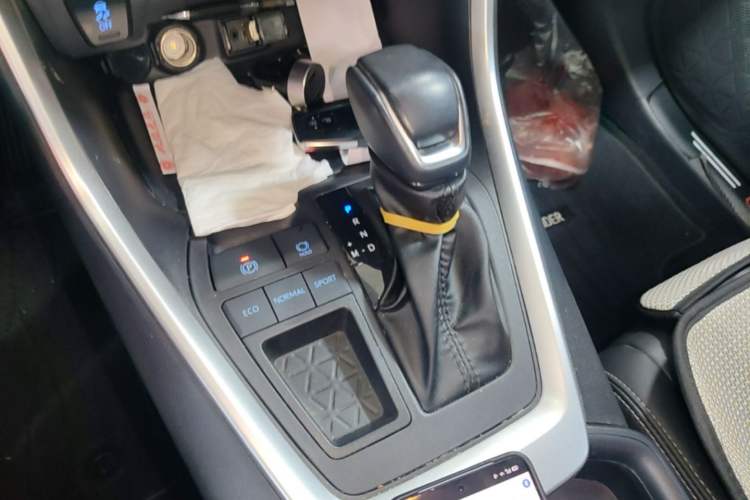 Used Toyota Wildlander 2022 2.0L CVT Two-Wheel Drive Luxury PLUS Edition Gear Lever