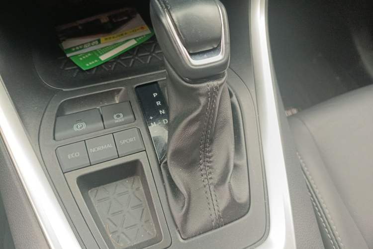 Used Toyota Wildlander 2022 2.0L CVT Two-Wheel Drive Luxury PLUS Edition Gear Lever