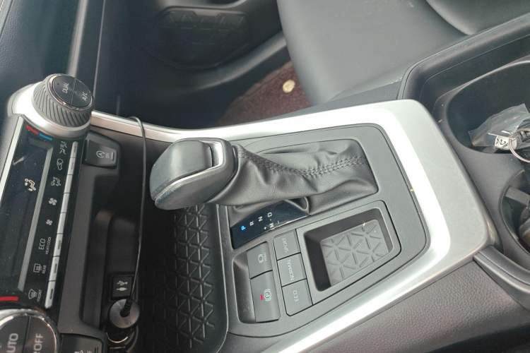 Used Toyota Wildlander 2022 2.0L CVT Two-Wheel Drive Luxury PLUS Edition Gear Lever