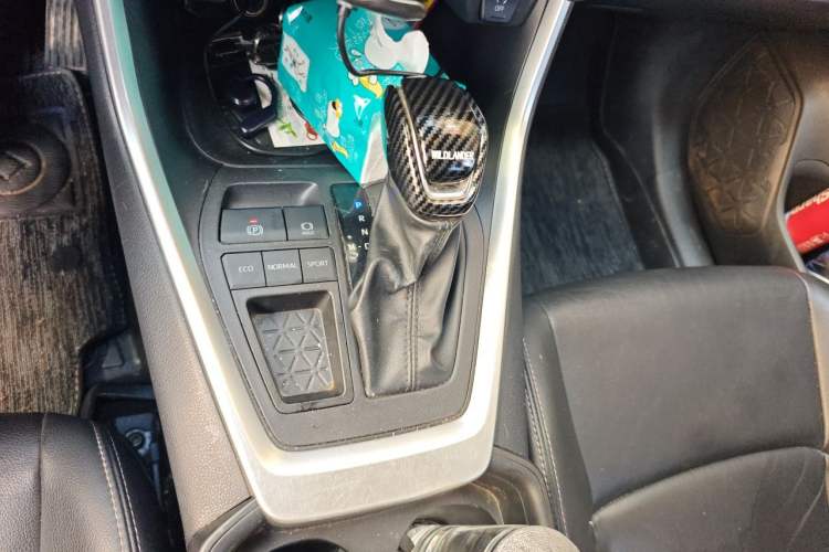 Used Toyota Wildlander 2022 2.0L CVT Two-Wheel Drive Luxury PLUS Edition Gear Lever